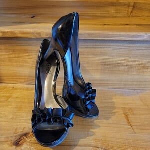 Carlos by Carlos Santana Black patent "Pretty" ruffle platform peeptoe heel 8.5